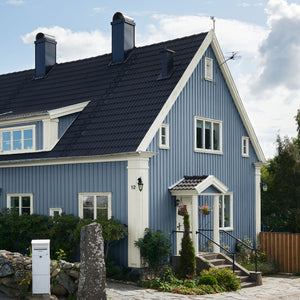 Test af udendørs maling i farven Nordsjö Embracing Blue